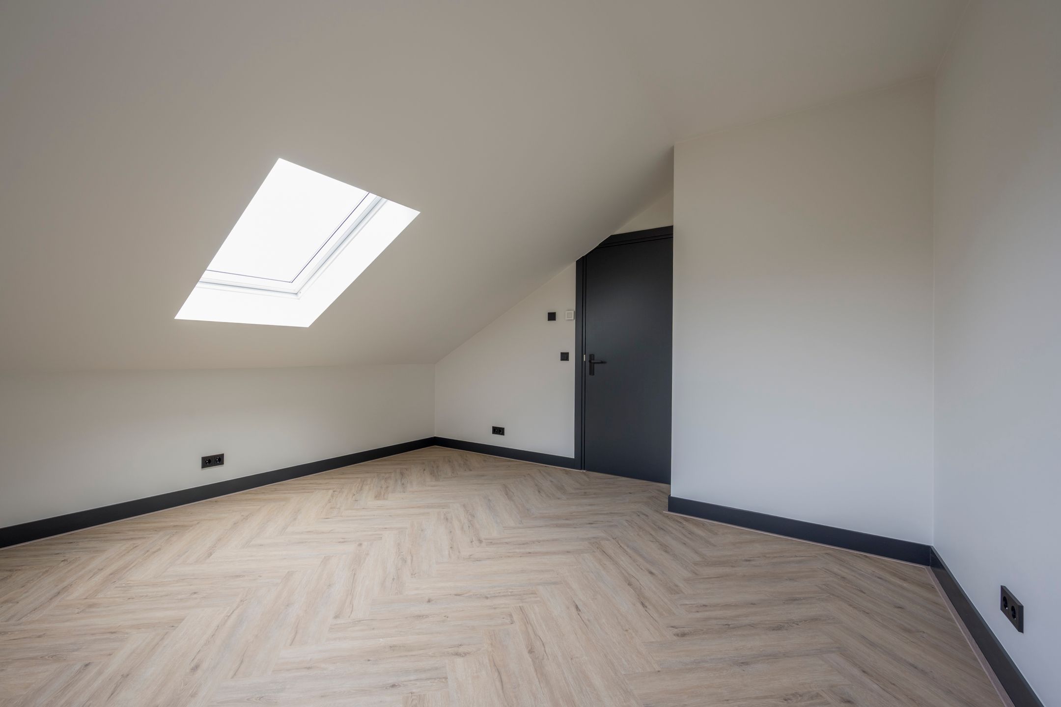 Photo 15 of Van Tuyllstraat 8-B