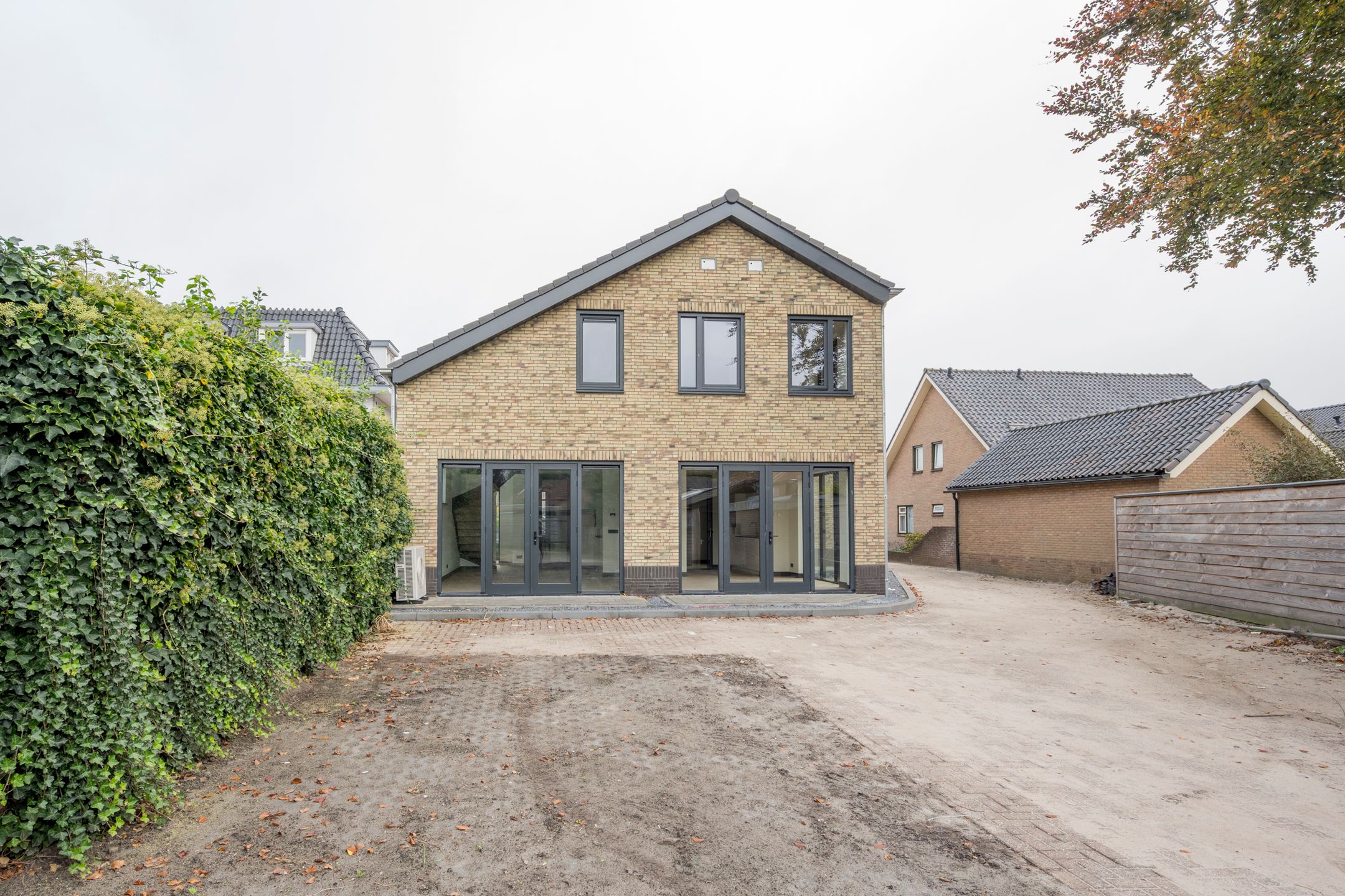 Photo 21 of Van Tuyllstraat 8-B