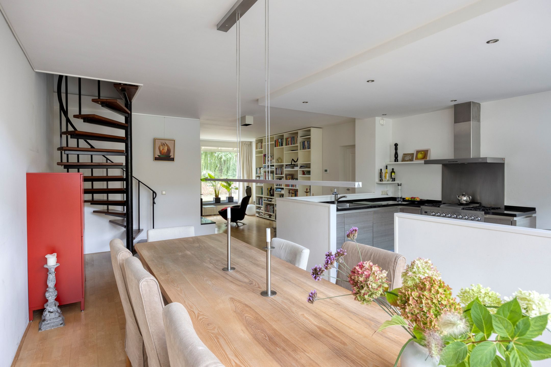 Photo 12 of Zwaanwijk 6