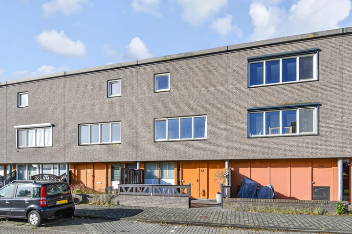 Carry van Bruggenhof 96 main image