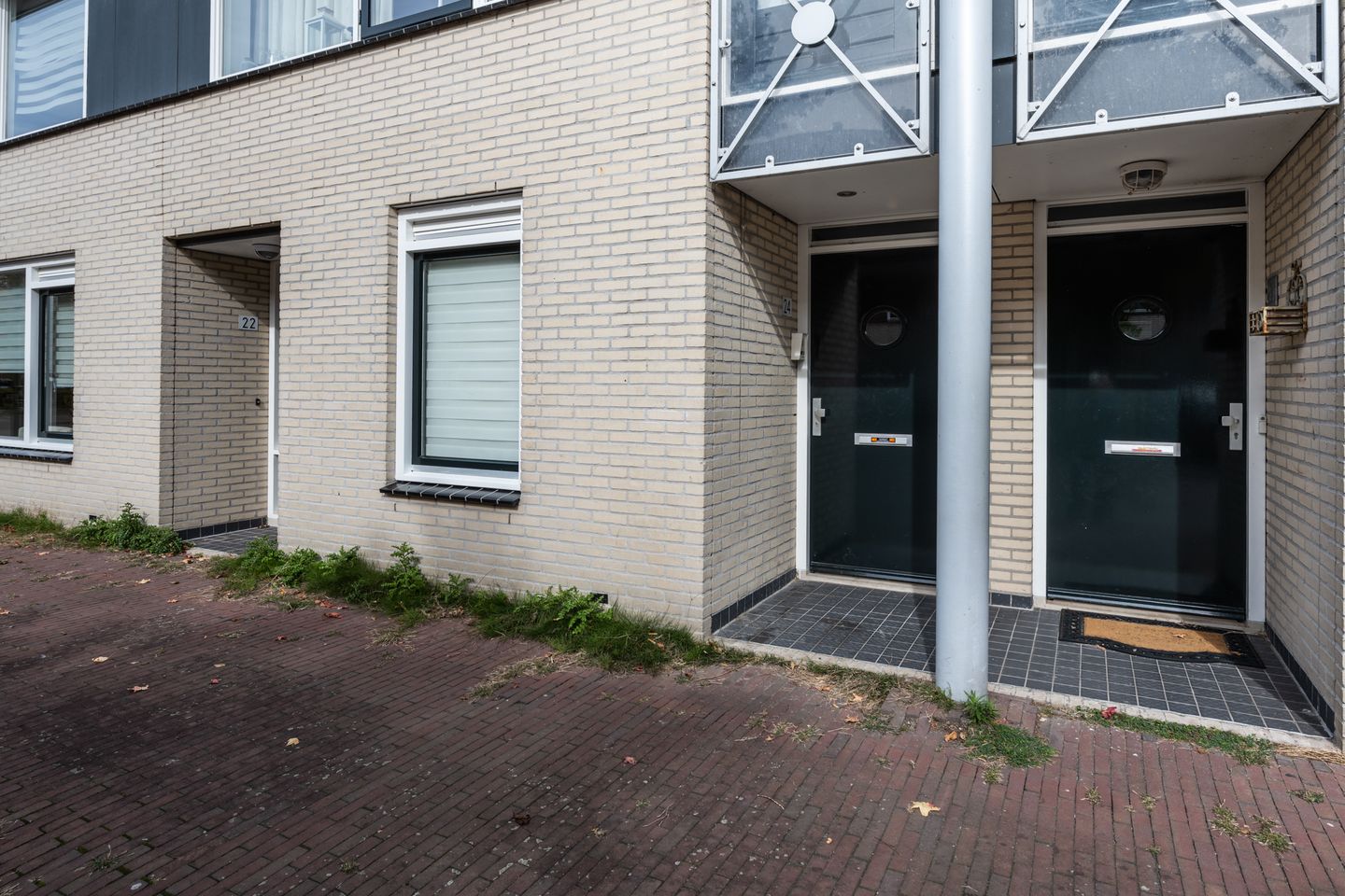 Photo 5 of Warmoezenierstraat 24