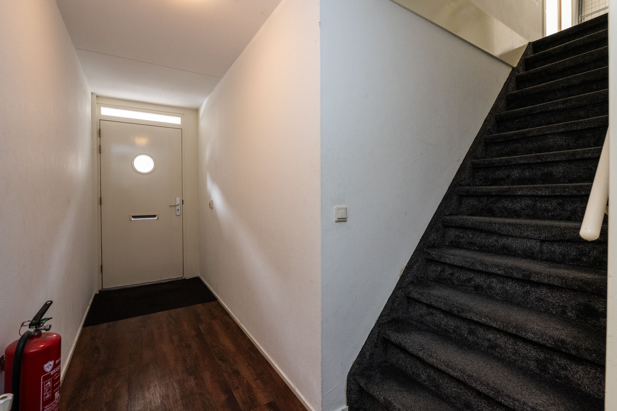 Photo 6 of Warmoezenierstraat 24
