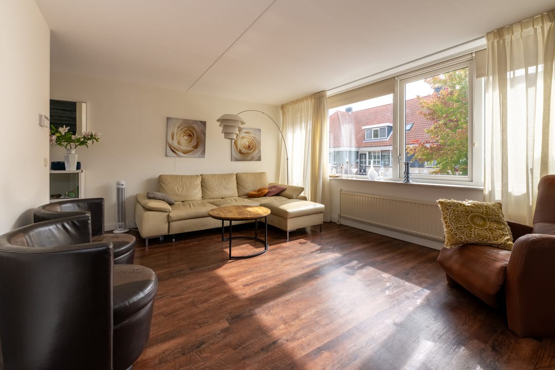 Photo 8 of Warmoezenierstraat 24