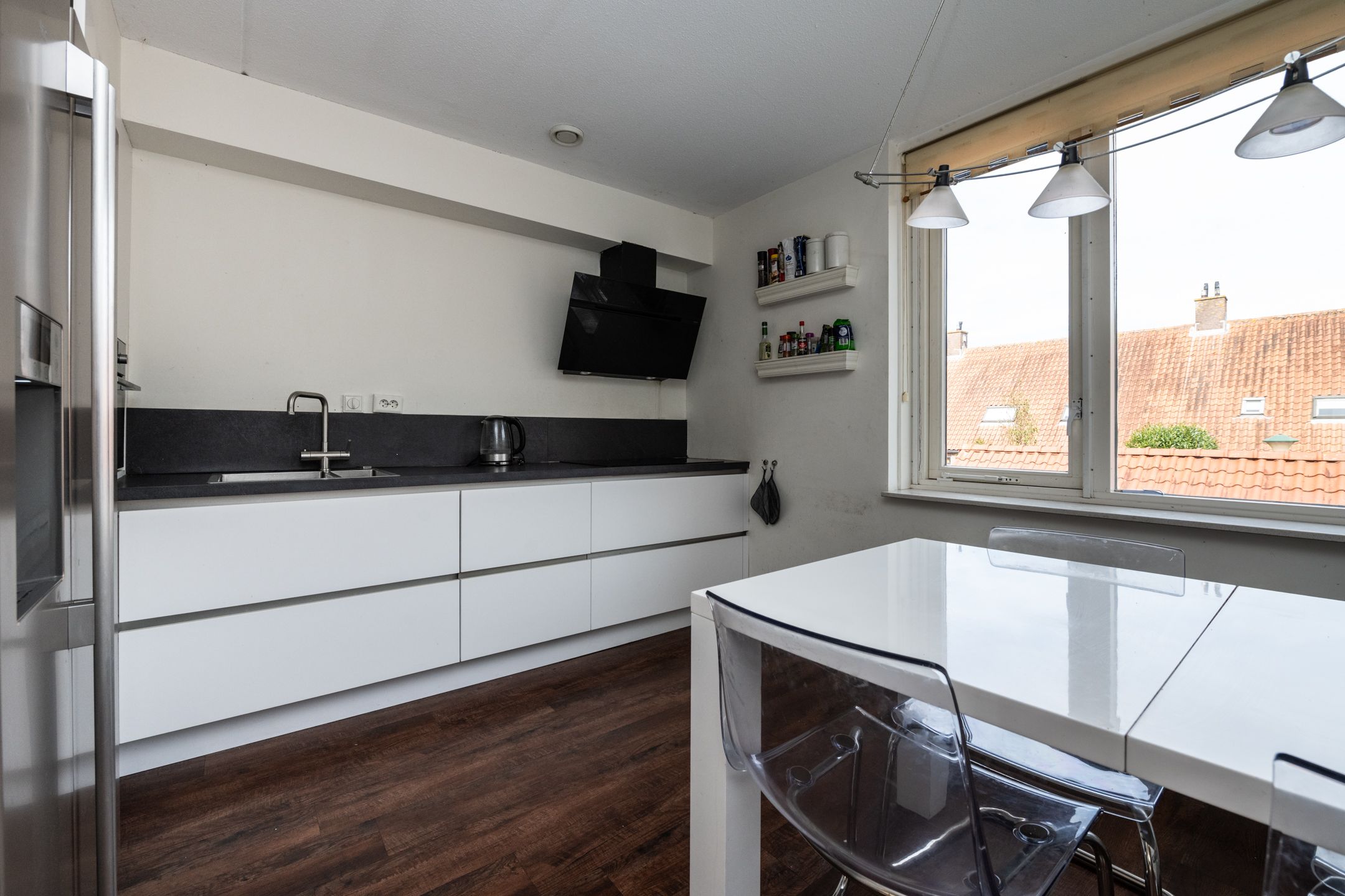 Photo 12 of Warmoezenierstraat 24