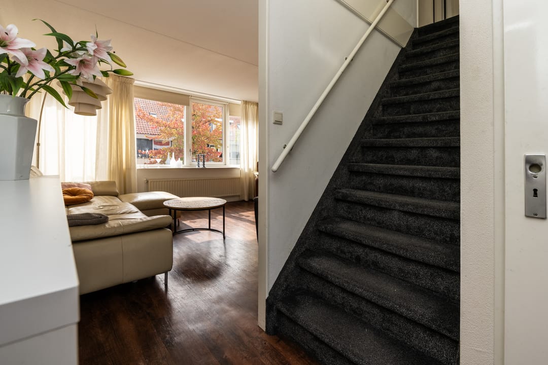 Photo 17 of Warmoezenierstraat 24
