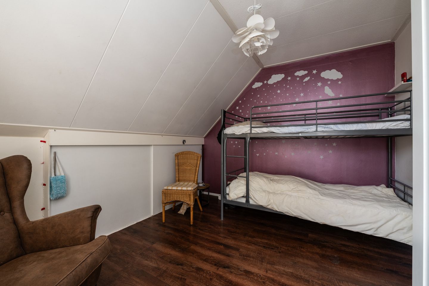 Photo 19 of Warmoezenierstraat 24