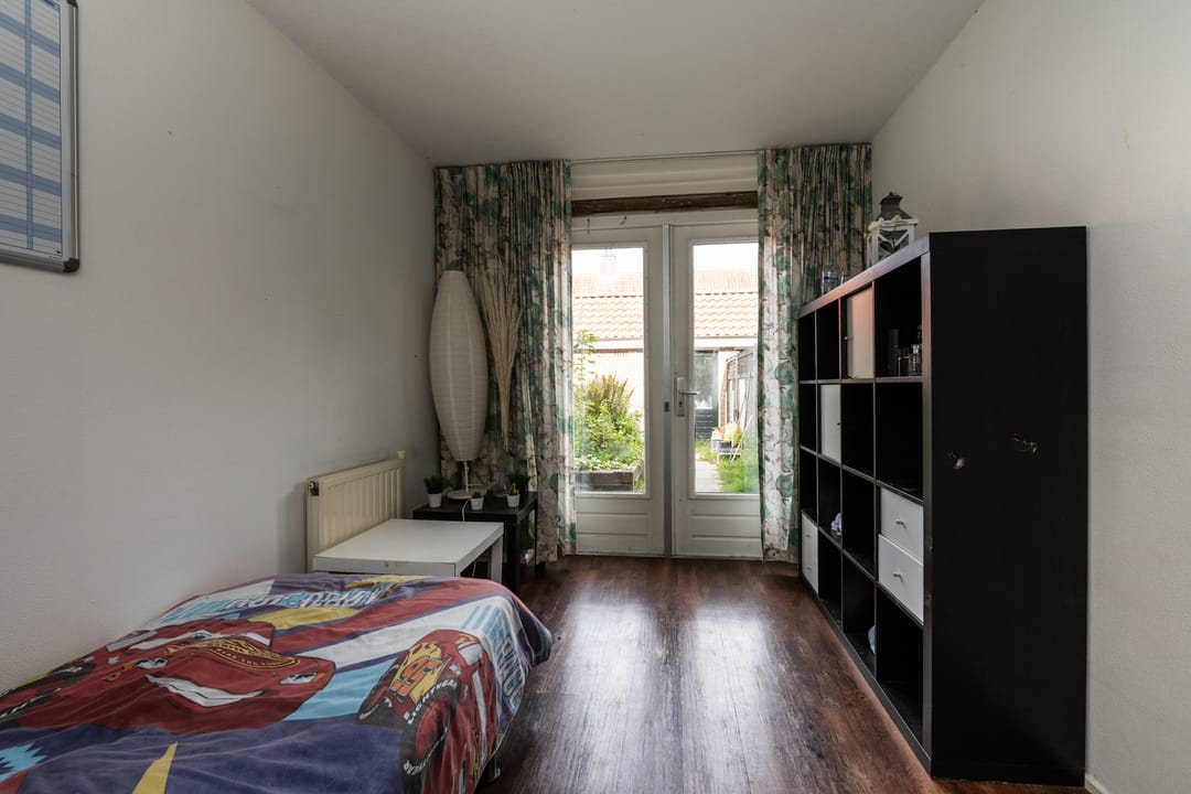Photo 31 of Warmoezenierstraat 24