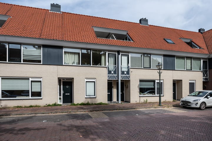 Foto 2 van Warmoezenierstraat 24