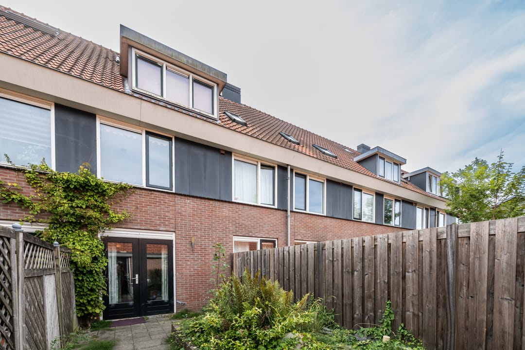 Photo 32 of Warmoezenierstraat 24