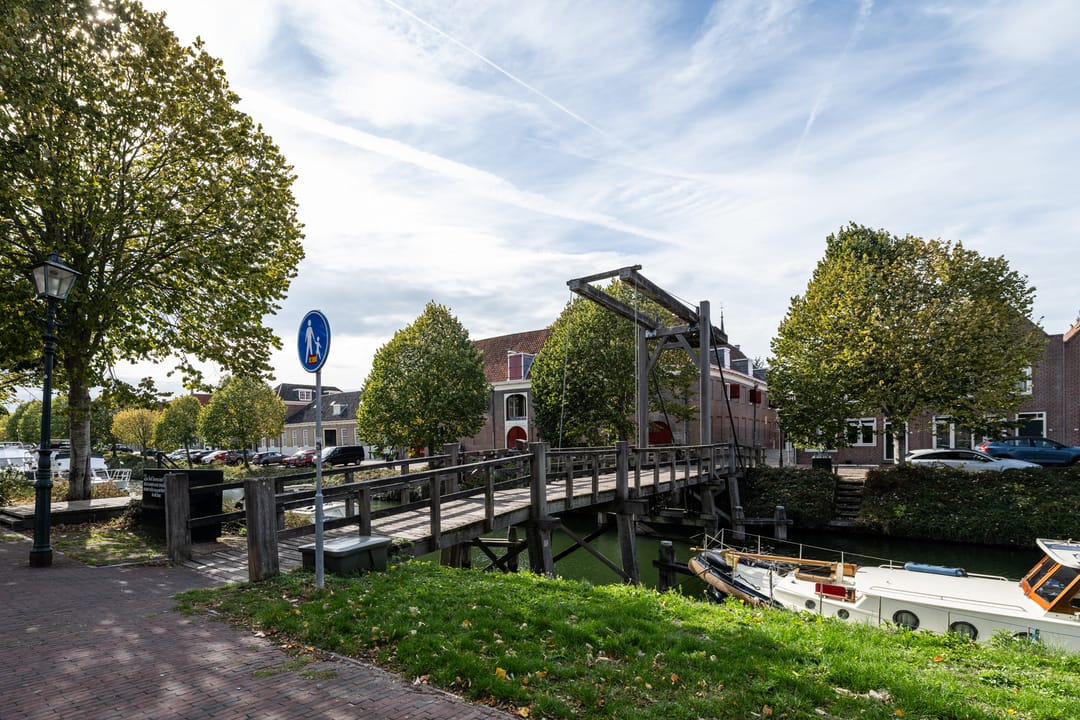 Photo 38 of Warmoezenierstraat 24