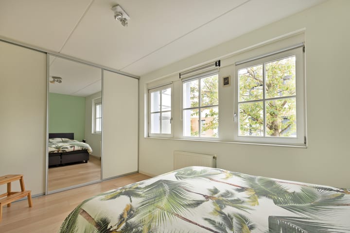 Photo 19 of Uitdamstraat 1