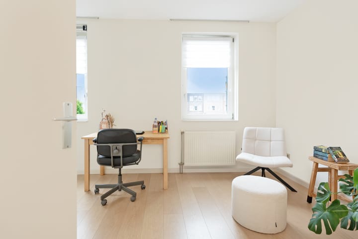 Photo 21 of Uitdamstraat 1