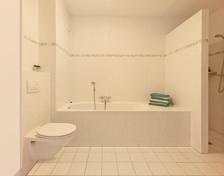 Photo 23 of Uitdamstraat 1