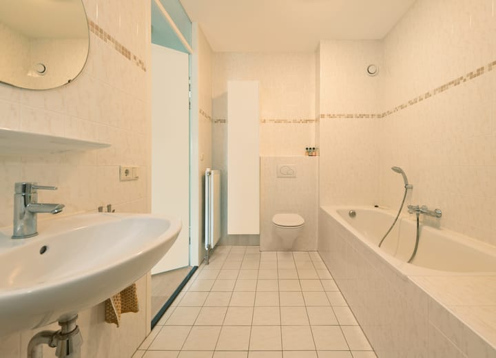 Photo 25 of Uitdamstraat 1