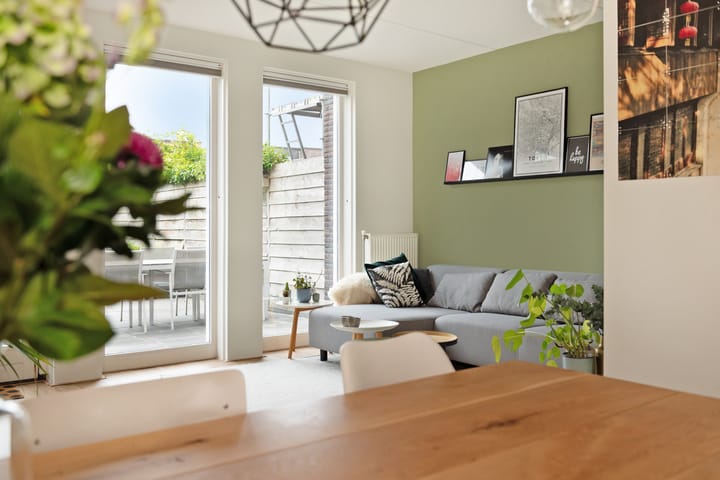 Photo 4 of Uitdamstraat 1