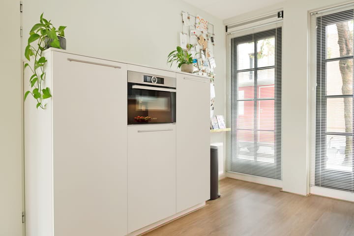 Photo 8 of Uitdamstraat 1