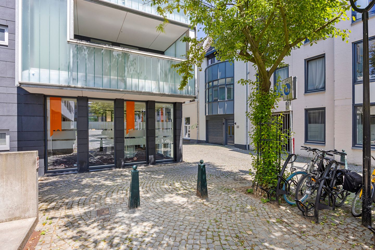 Bekijk foto 2 van Herdenkingsplein 50-A