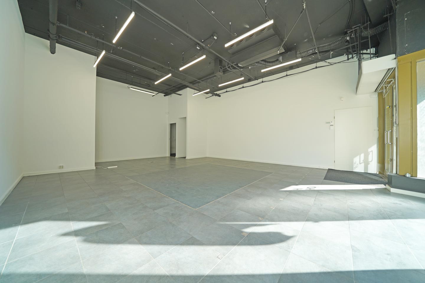 View photo 4 of Citadel 9