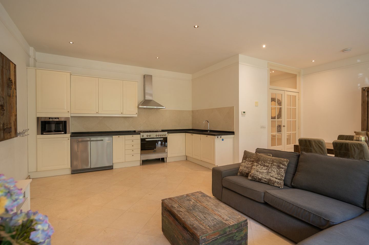 Photo 14 of Willemstraat 89