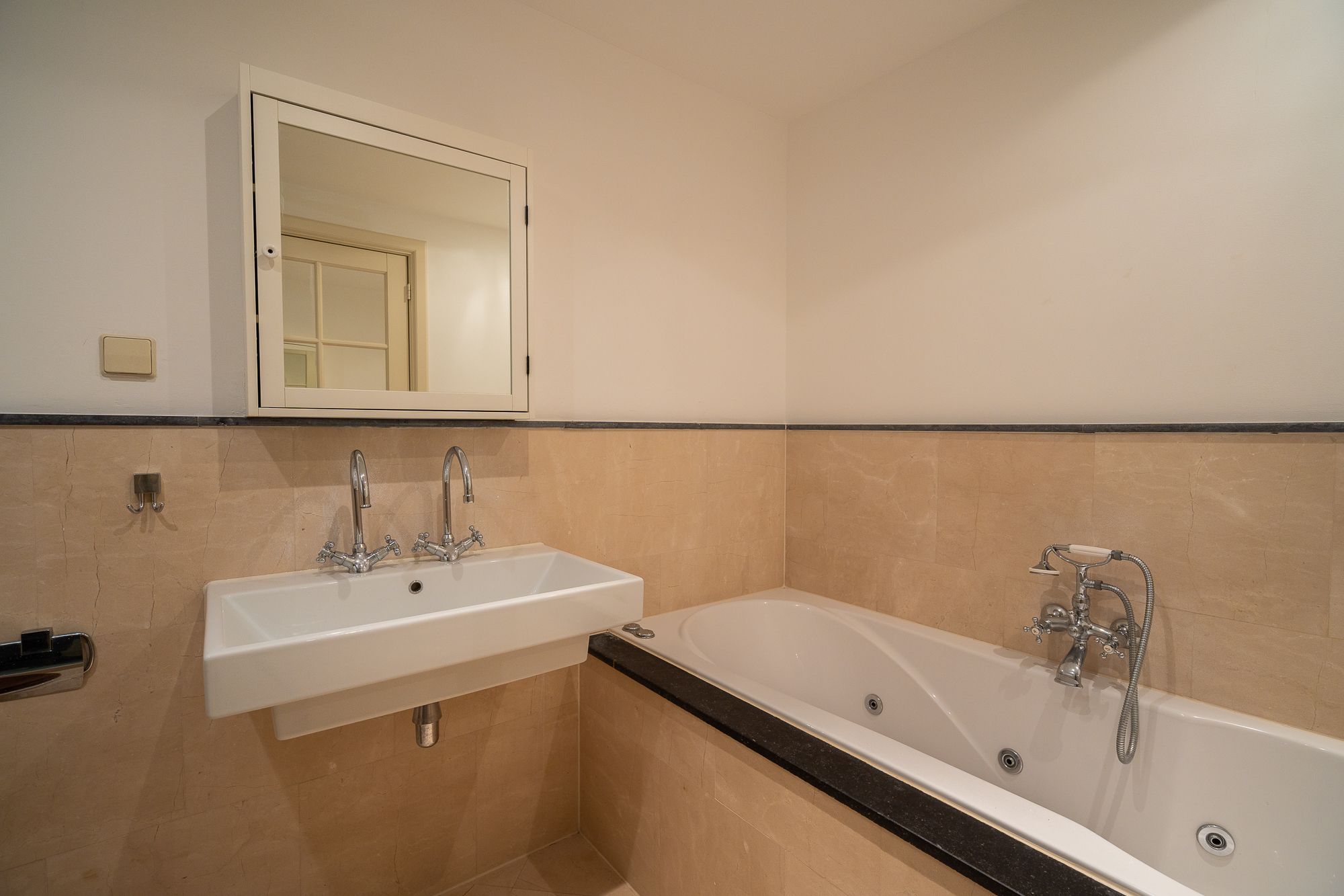 Photo 24 of Willemstraat 89