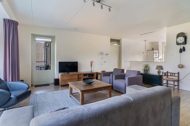 Foto 27 van Warmoesstraat 67-E