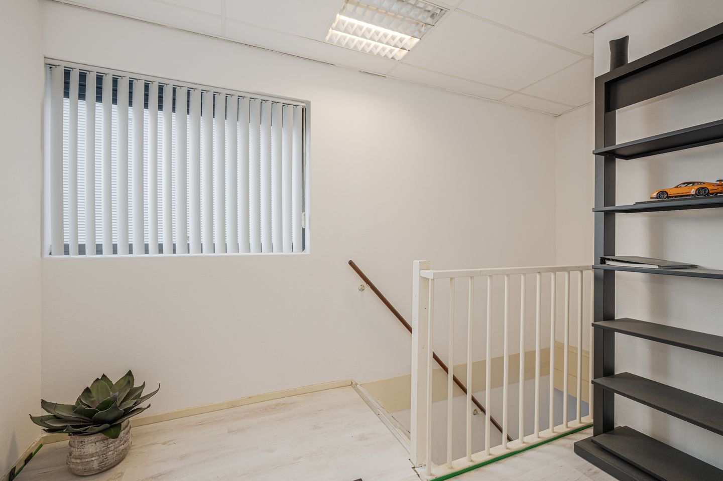 View photo 5 of Weg en Land 33-k