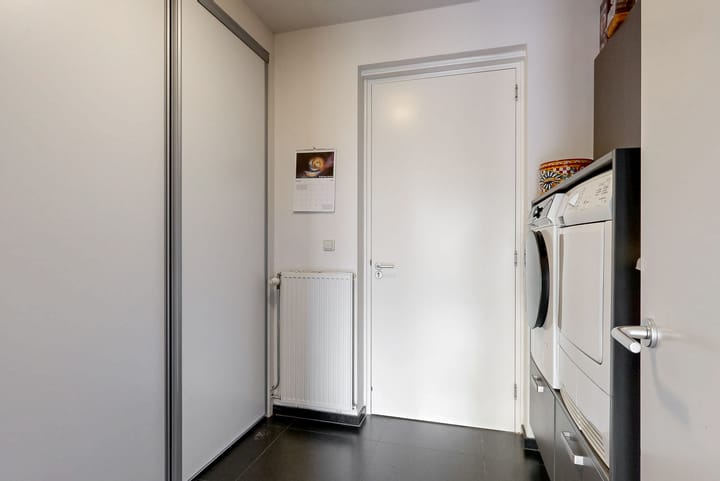 Photo 18 of Burton Jostweg 21