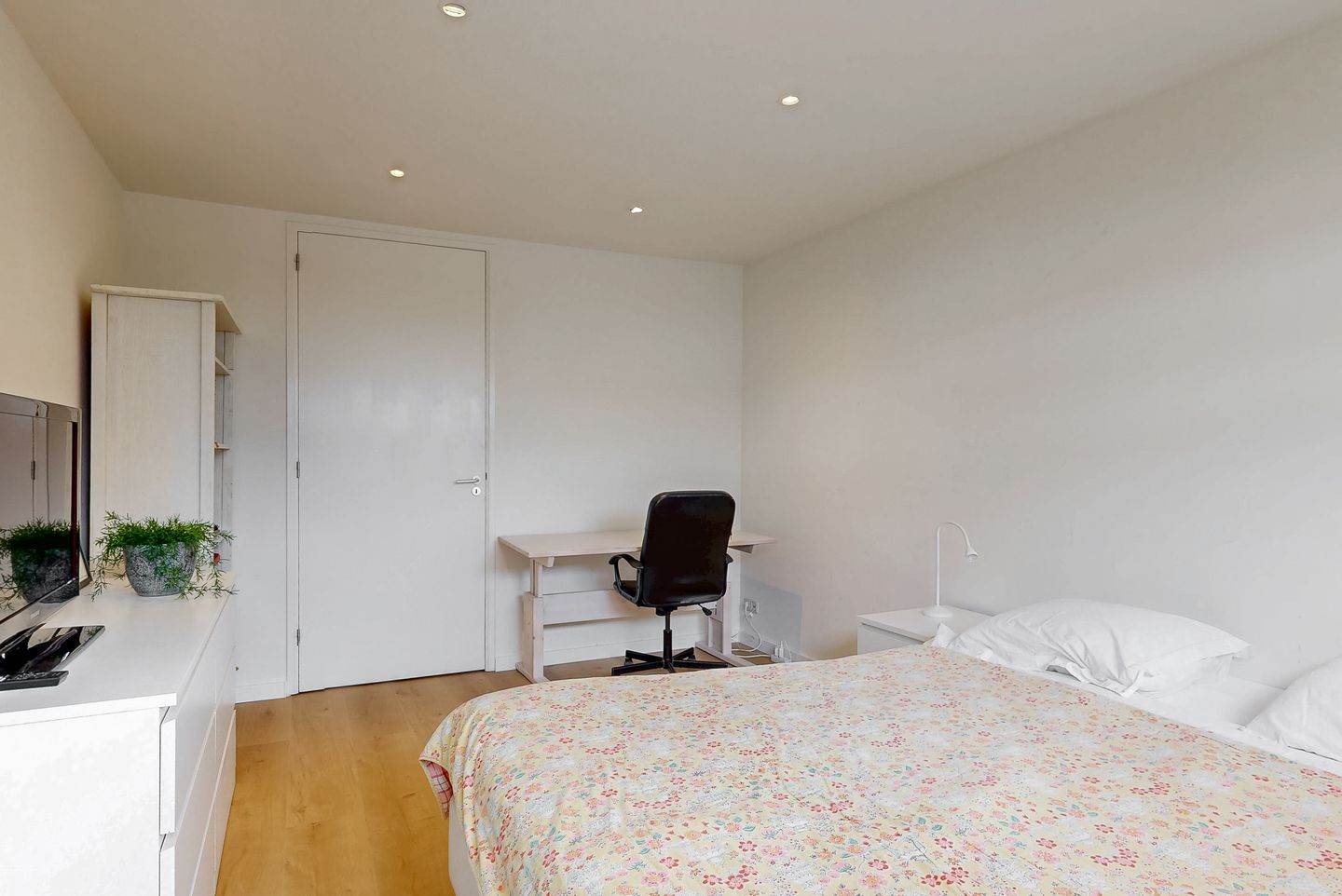 Foto 20 van Burton Jostweg 21