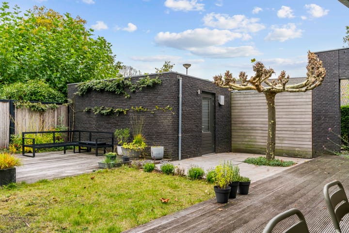 Photo 37 of Burton Jostweg 21