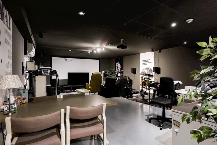 Photo 40 of Burton Jostweg 21