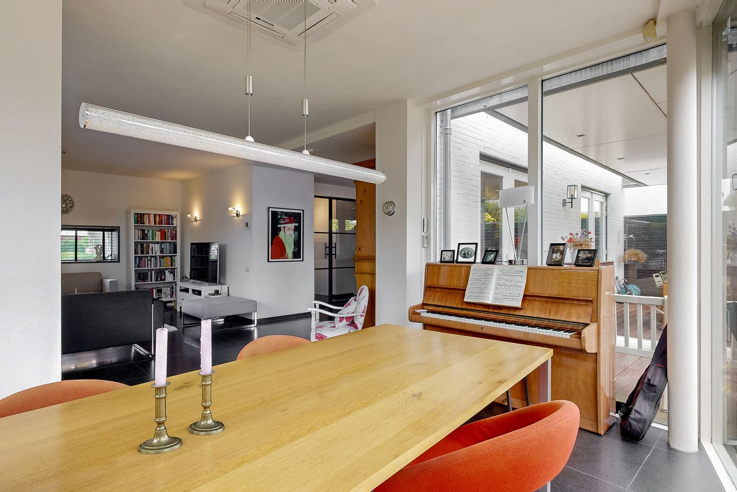 Foto 10 van Burton Jostweg 21