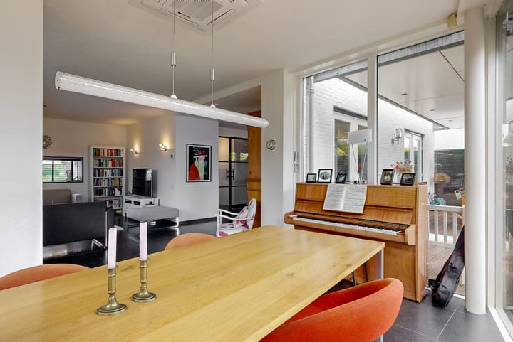 Photo 10 of Burton Jostweg 21