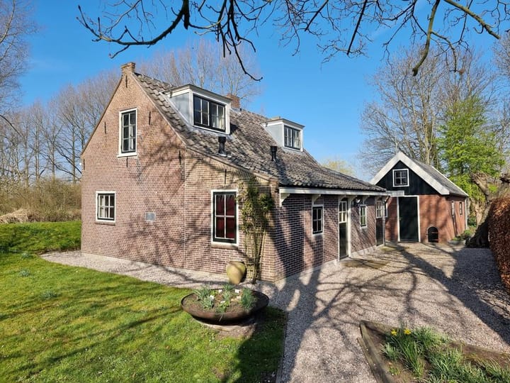 Photo 2 of Bospad 17