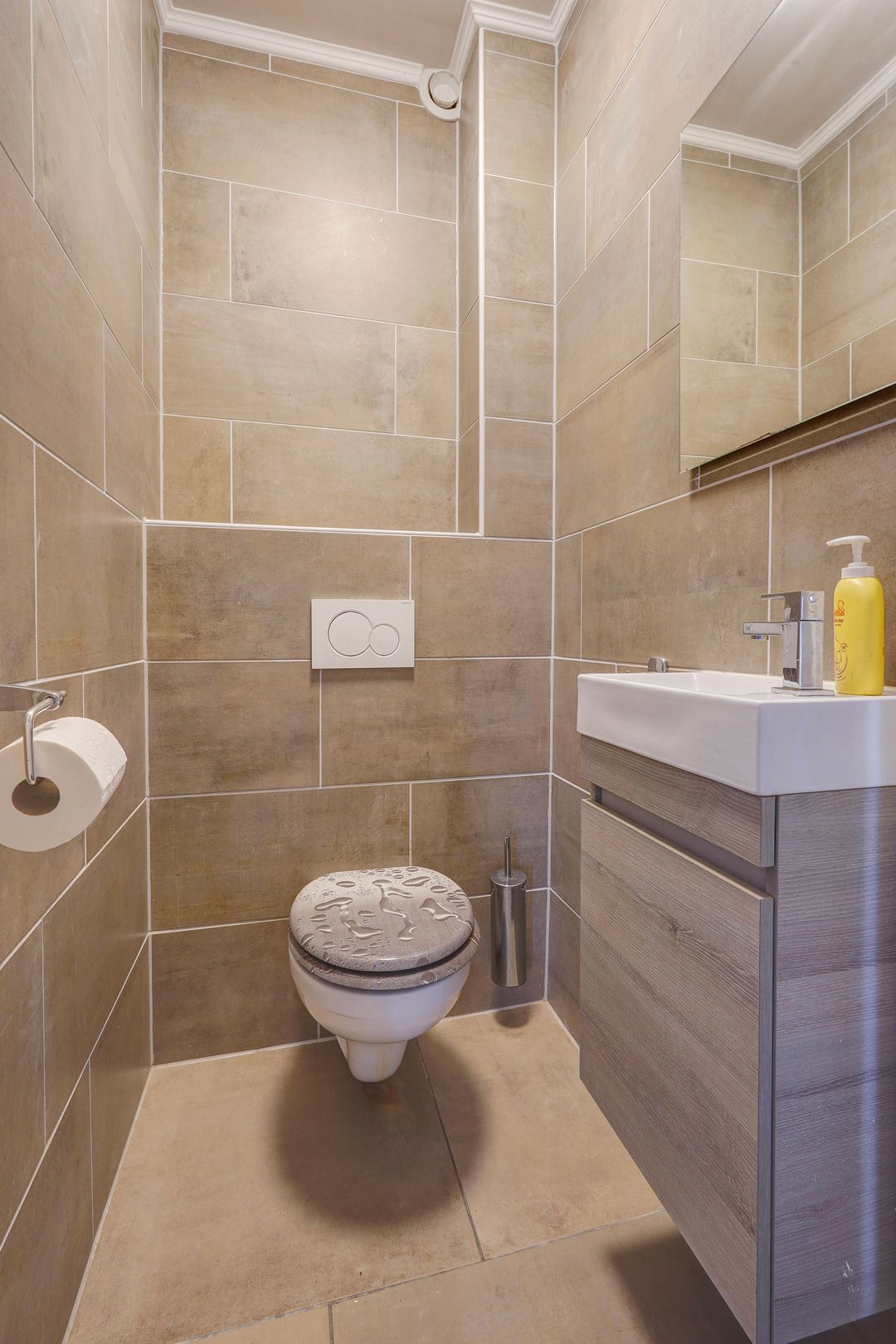 Photo 8 of Newtonstraat 431