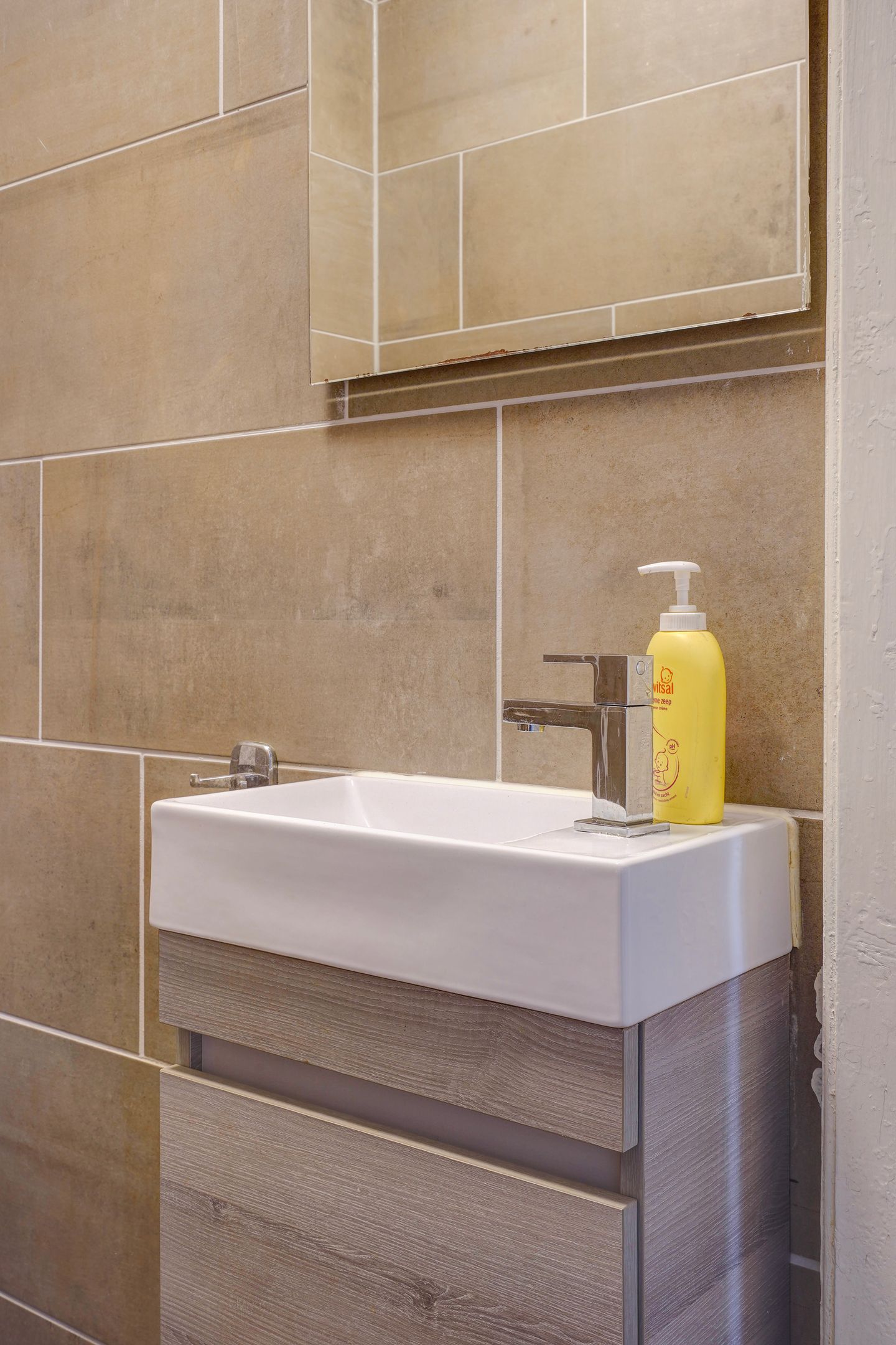 Photo 10 of Newtonstraat 431