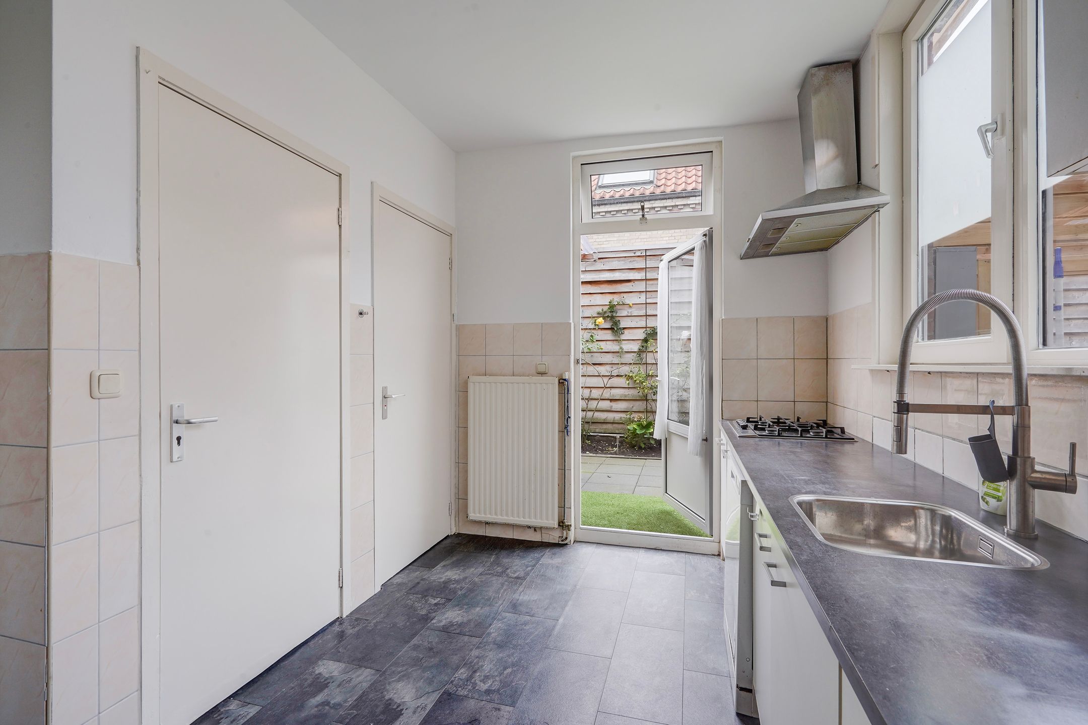 Photo 18 of Newtonstraat 431