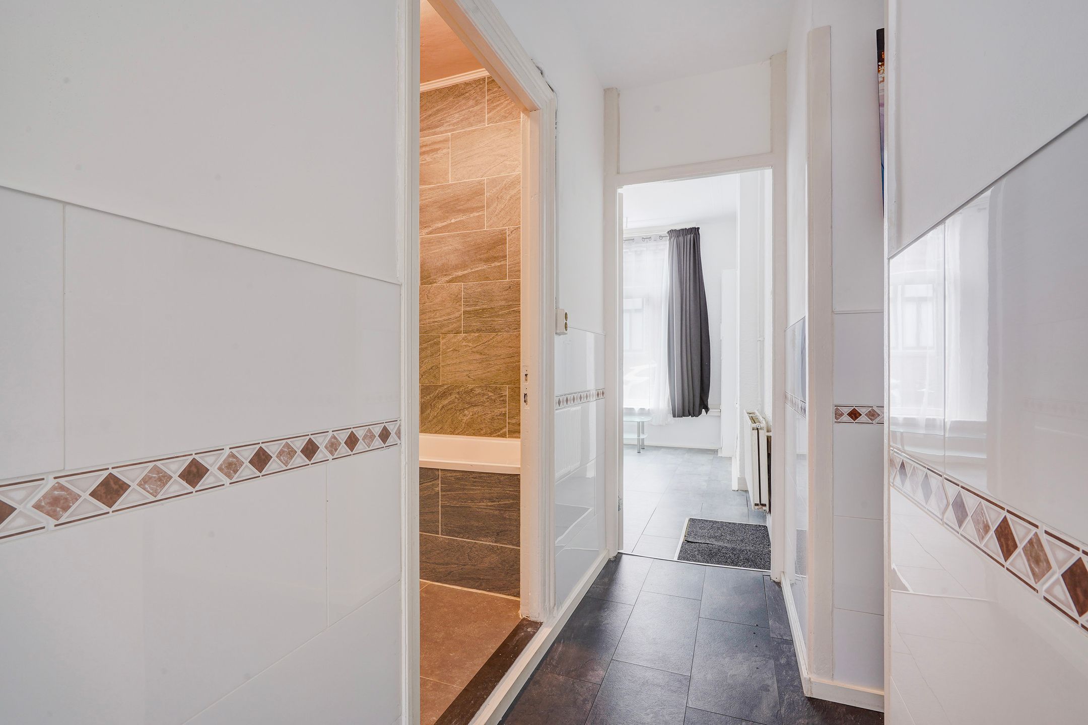 Photo 42 of Newtonstraat 431