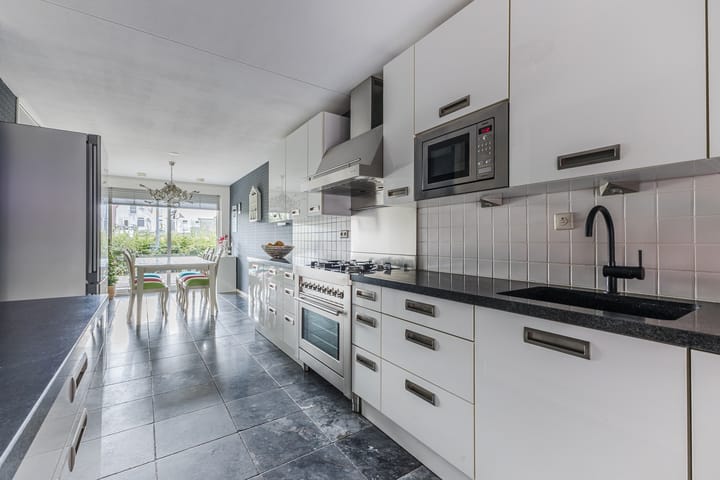 Photo 2 of Willem Hedastraat 111