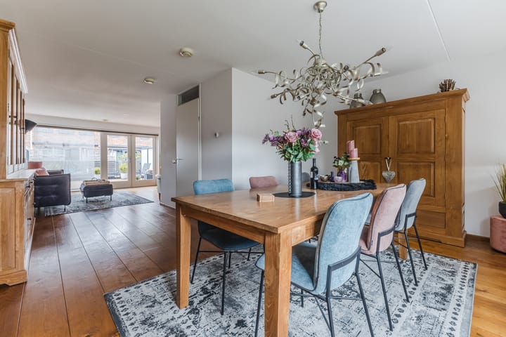 Photo 3 of Willem Hedastraat 111