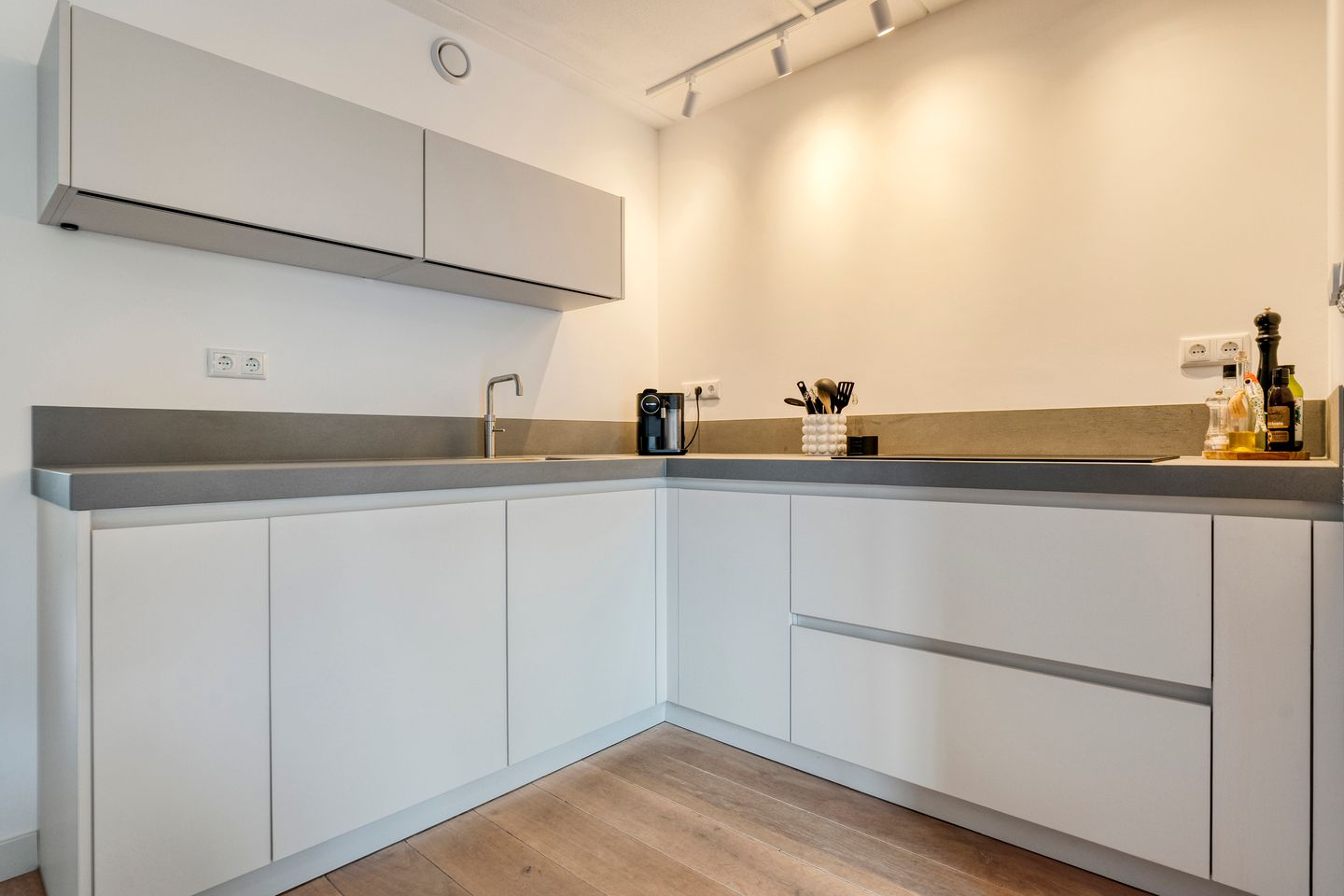 Photo 10 of Braamspinner 9