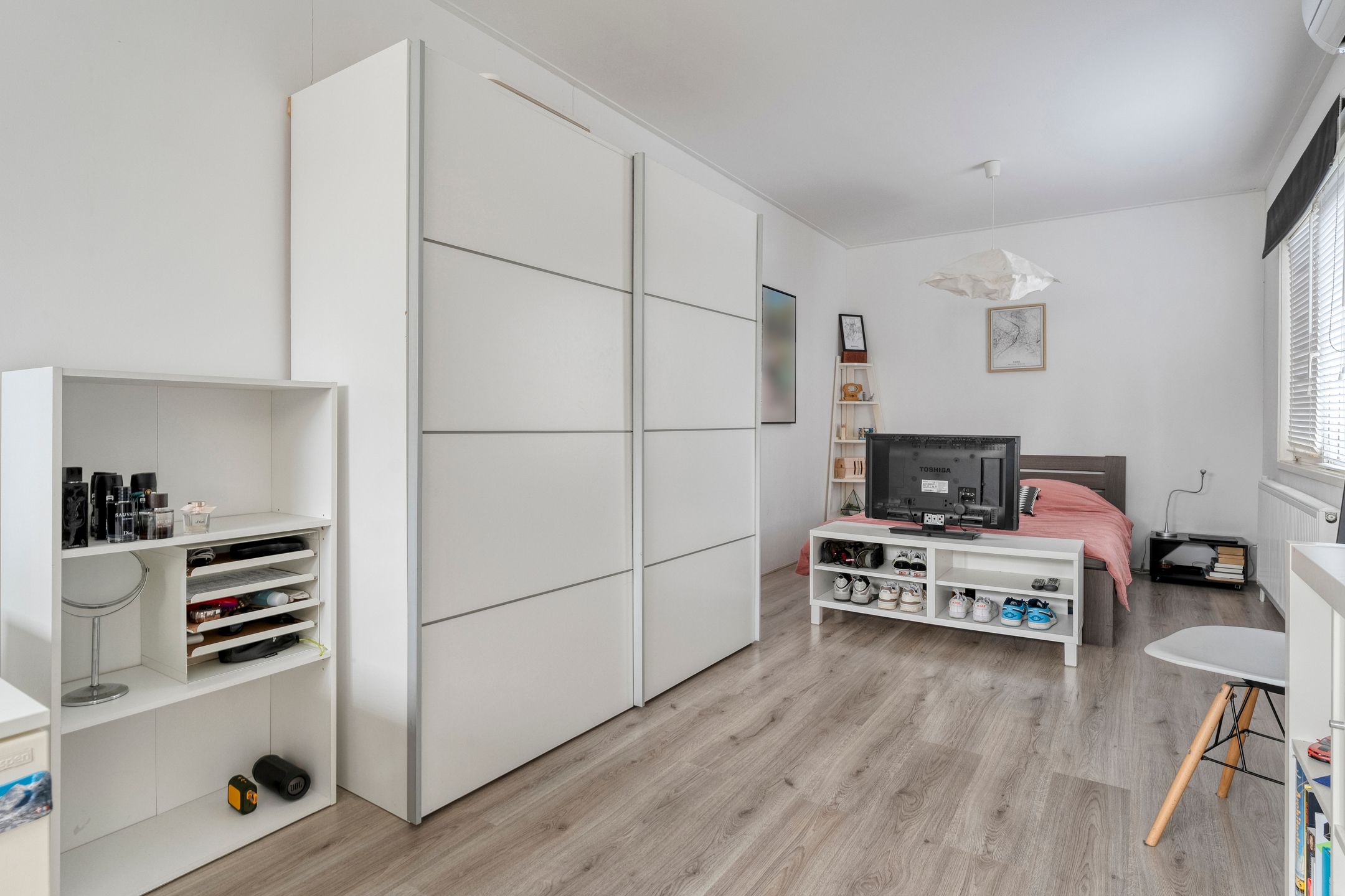 Photo 27 of Braamspinner 9