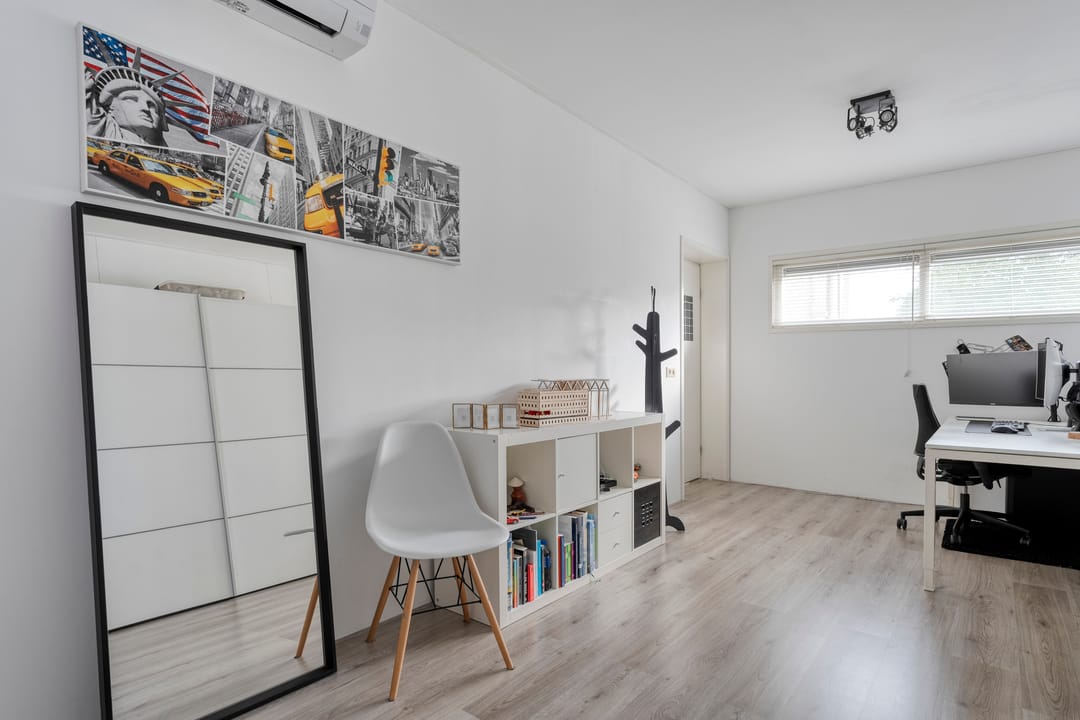 Photo 28 of Braamspinner 9