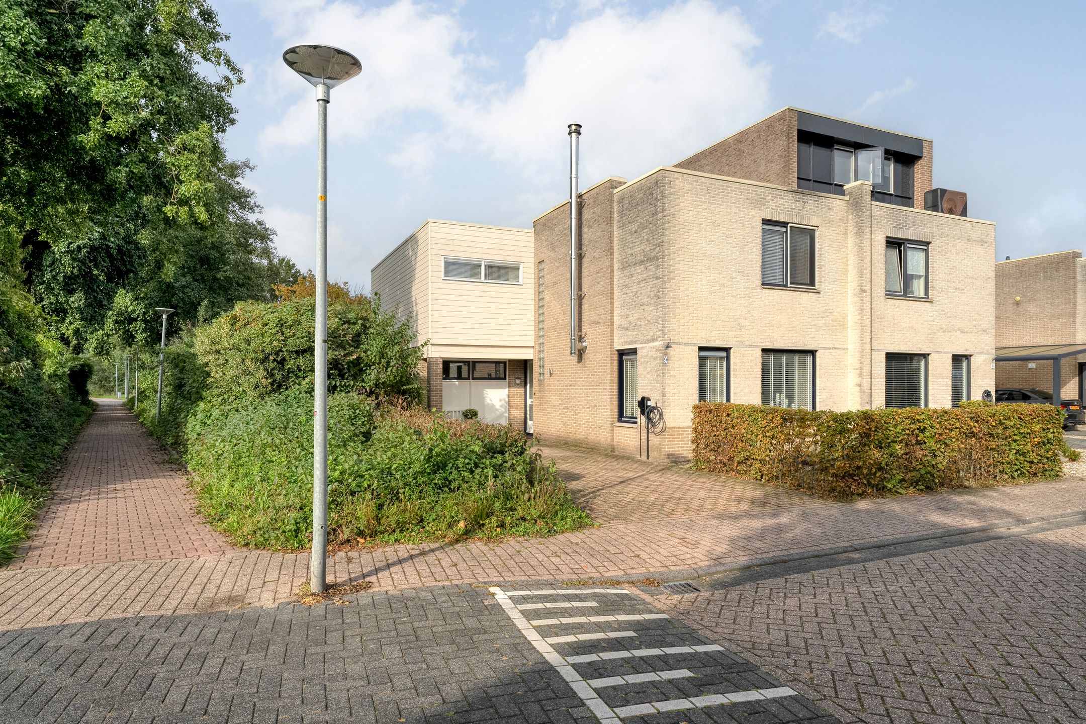 Photo 39 of Braamspinner 9