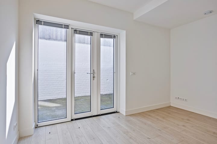 Photo 8 of de Ruyterstraat 8-A