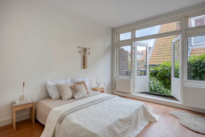 Foto 36 van Van der Waalsstraat 2