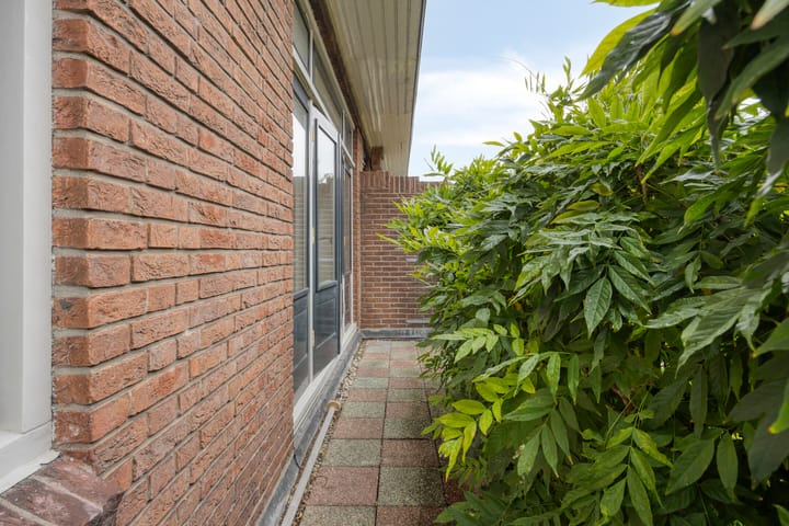 Foto 39 van Van der Waalsstraat 2