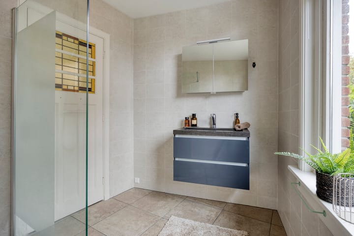 Foto 41 van Van der Waalsstraat 2