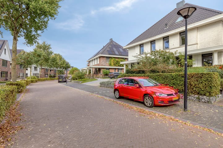 Photo 42 of Merijntje Gijzenlaan 27