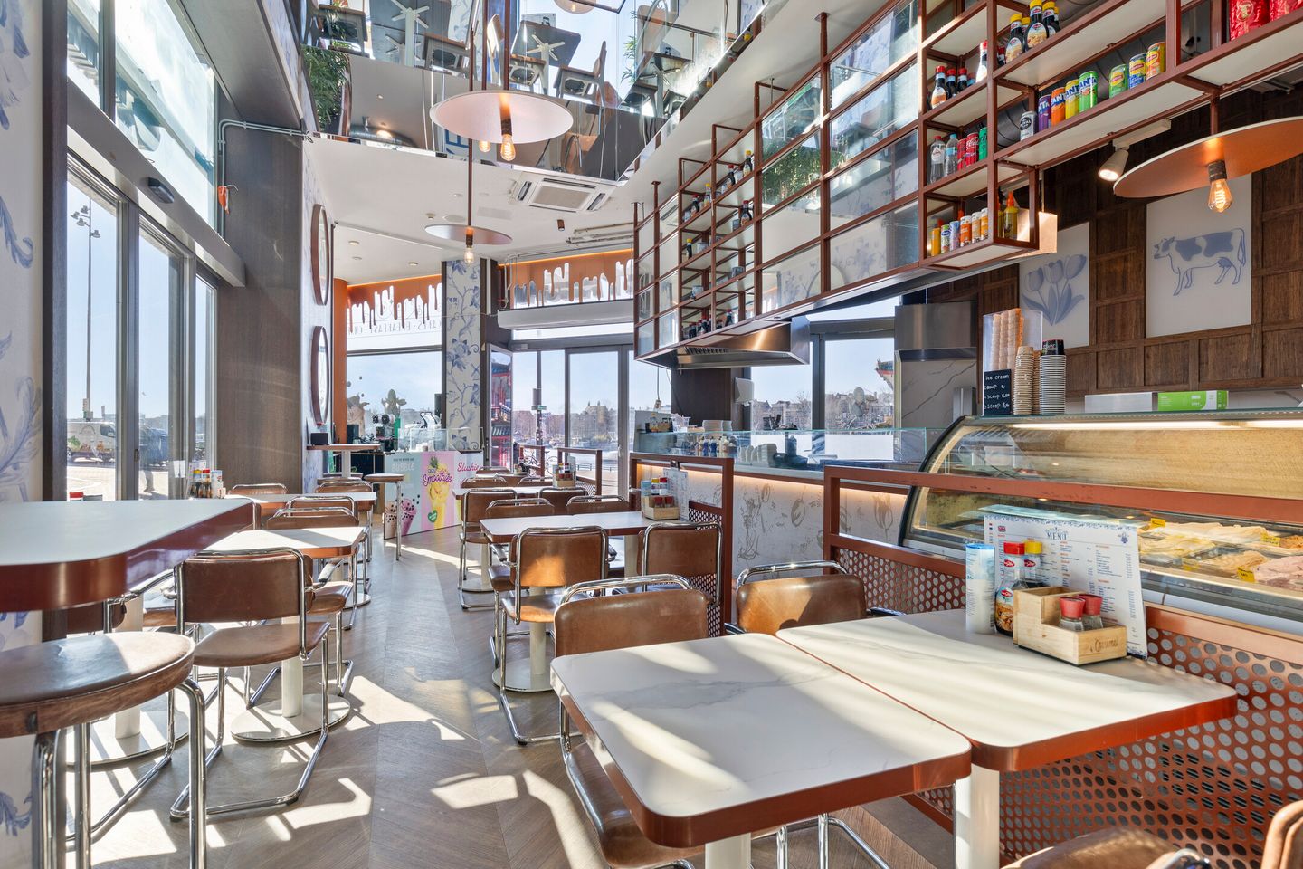 Bekijk foto 2 van Oosterdokskade 131