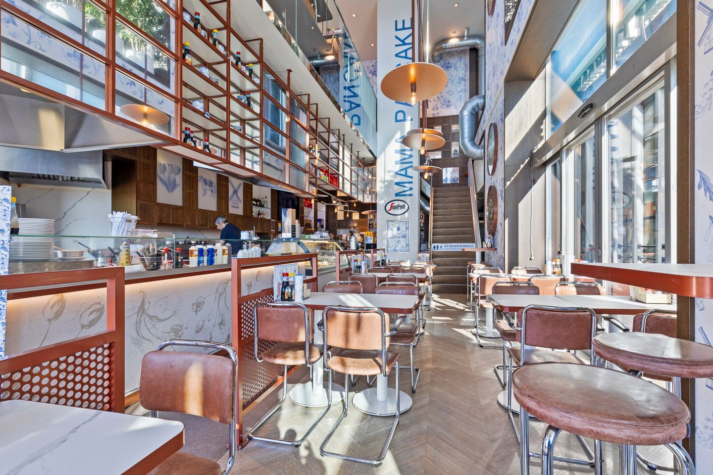 Bekijk foto 3 van Oosterdokskade 131